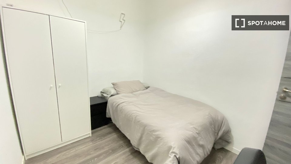 Double room Madrid, 10 beds — photo 13