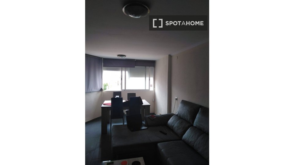 Double room Valencia, 1 bed, 110m² — photo 8