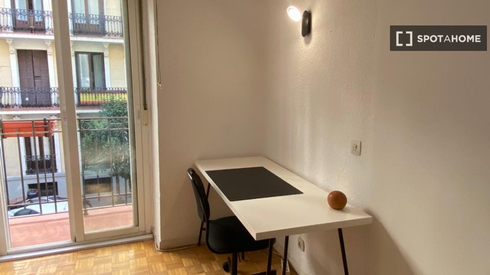 Double room Madrid, 5 beds — photo 13