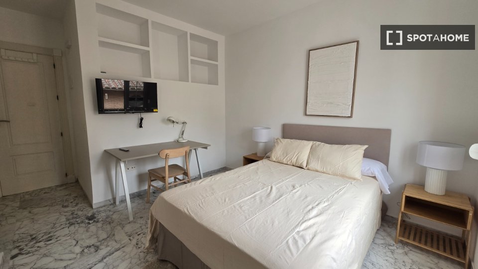 Double room Malaga, 9 beds, 370m² — photo 11