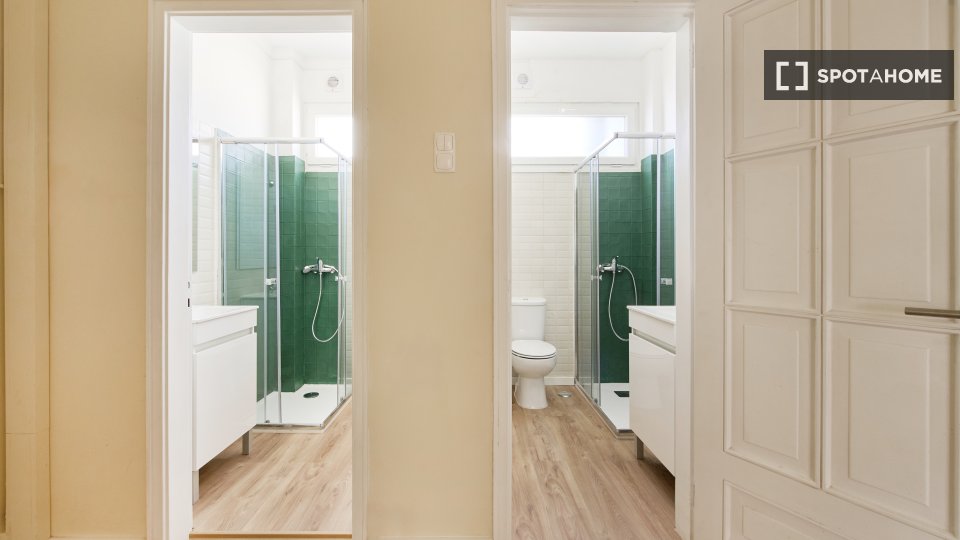 Double room Lisbon, 9 beds, 160m² — photo 35
