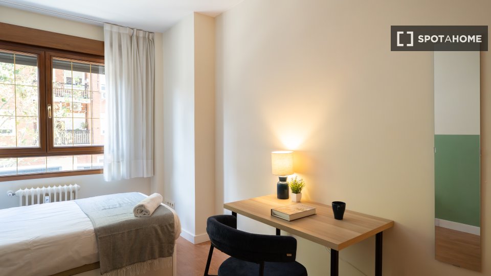 Double room Madrid, 6 beds — photo 18
