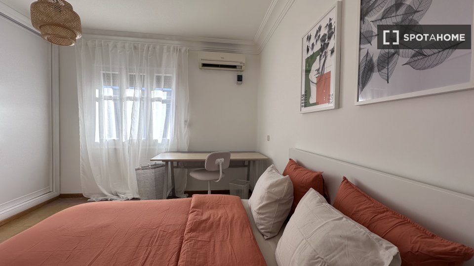 Double room Madrid, 5 beds — photo 2