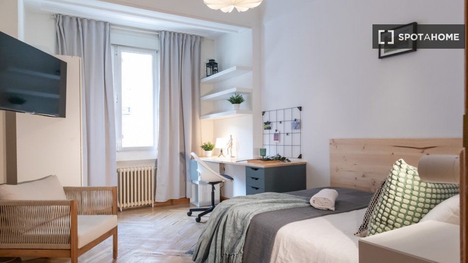 Double room Madrid, 6 beds, 140m² — photo 44