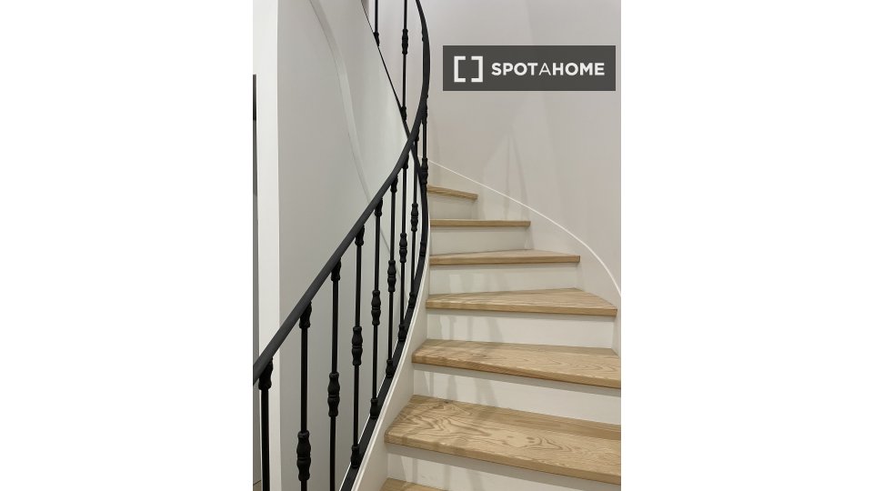 Apartment Lisbon, 2 beds, 62m² — photo 3