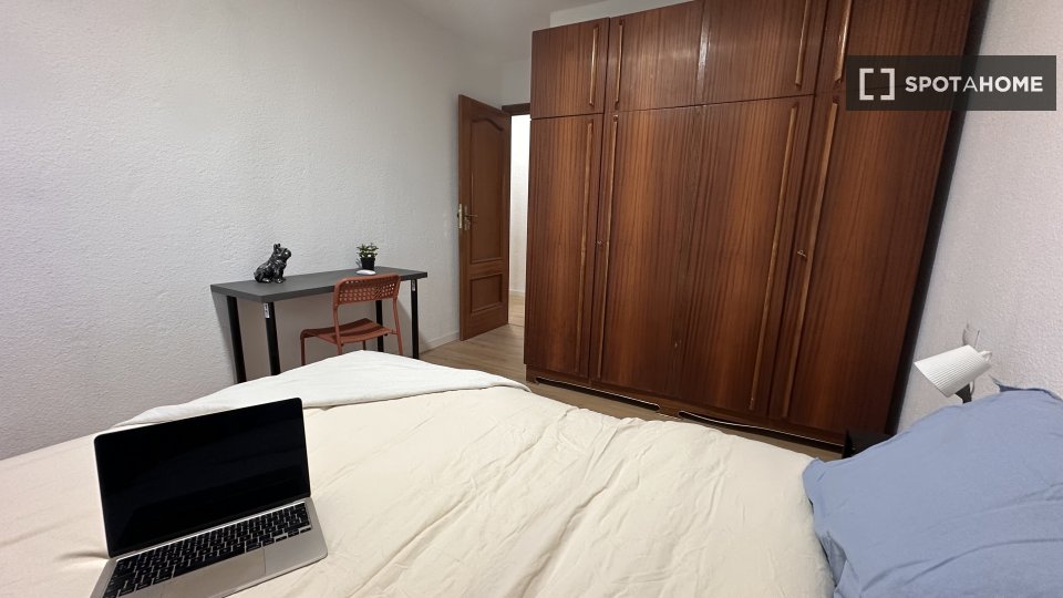 Double room Madrid, 5 beds, 110m² — photo 9
