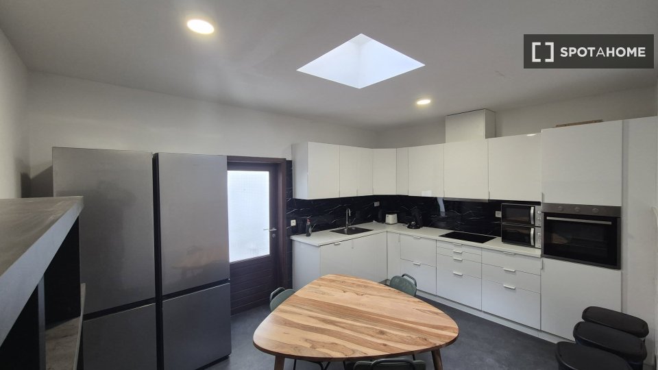 Double room Brussels, 2 beds, 220m² — photo 2