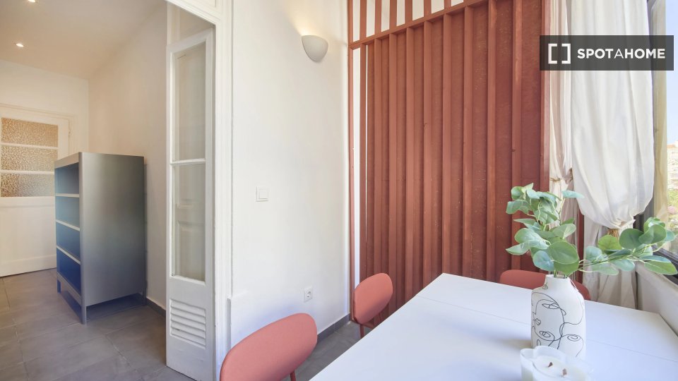 Double room Lisbon, 5 beds — photo 10