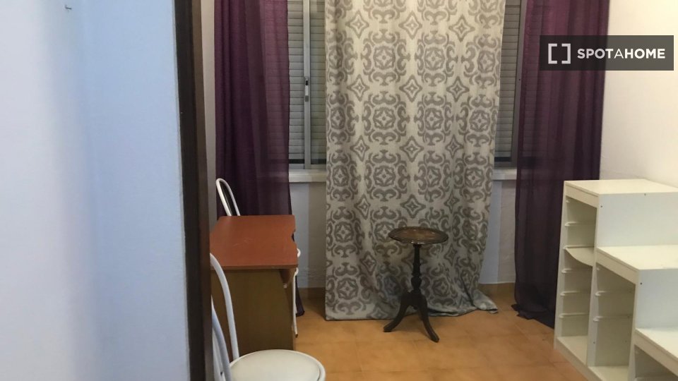 Double room Lisbon, 2 beds — photo 16