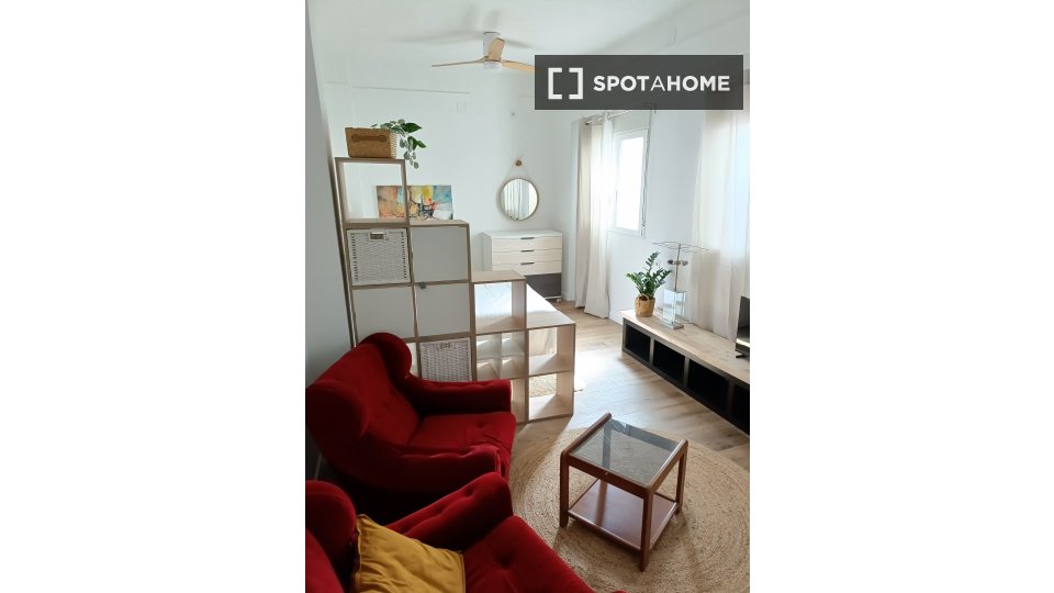 Double room Valencia, 1 bed, 155m² — photo 8
