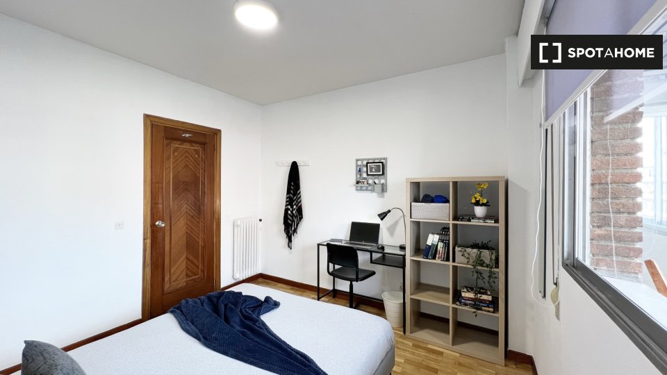Double room Madrid, 5 beds, 95m² — photo 6