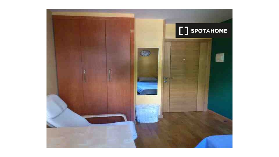 Double room Madrid, 6 beds, 150m² — photo 2