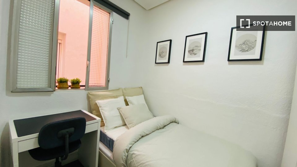 Double room Madrid, 4 beds — photo 19