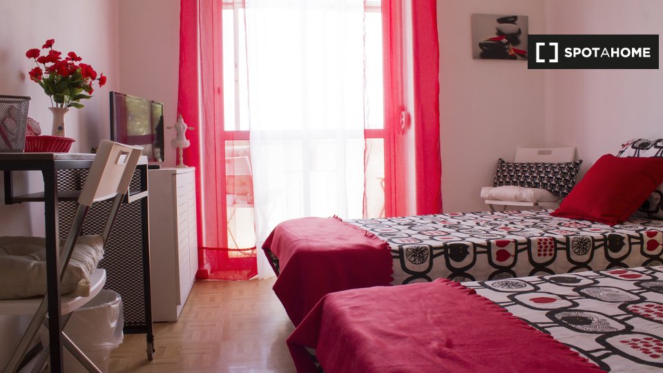 Double room Lisbon, 3 beds, 70m² — photo 5