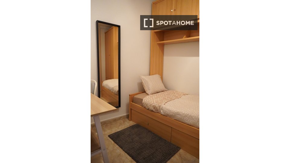 Double room Madrid, 6 beds — photo 17