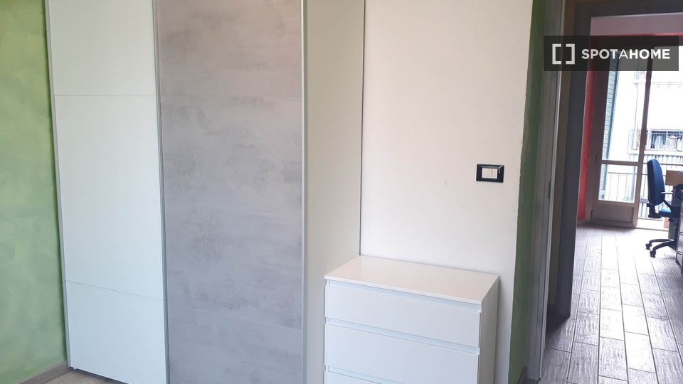 Double room Turin, 3 beds, 75m² — photo 3