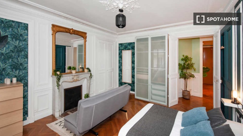 Double room Paris, 5 beds, 140m² — photo 3