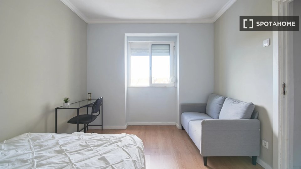 Double room Lisbon, 4 beds — photo 11