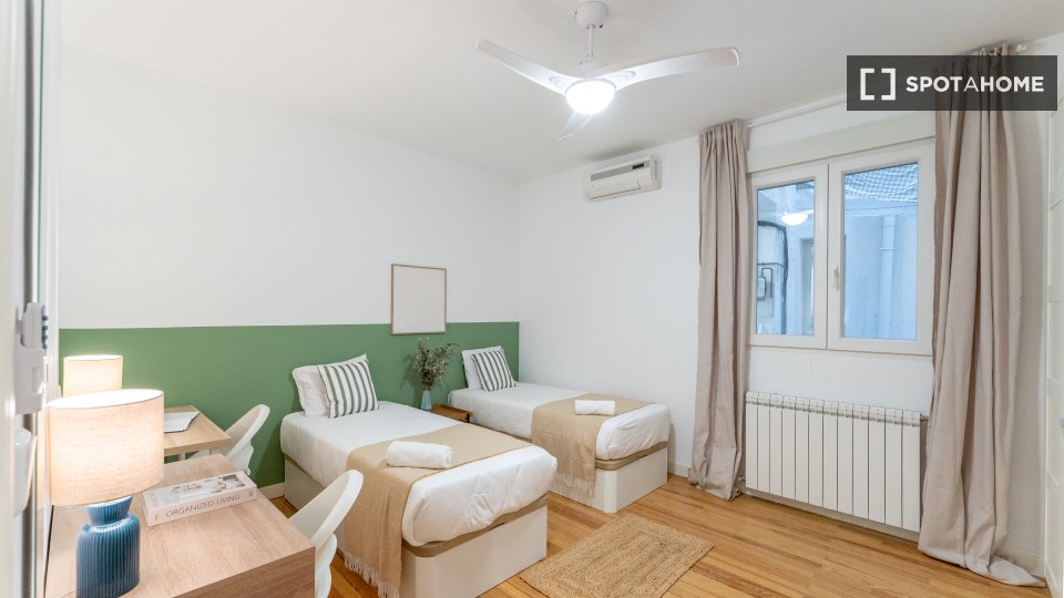 Double room Madrid, 4 beds — photo 12