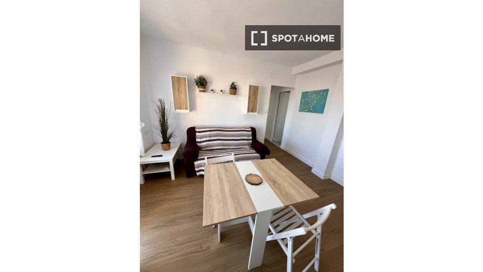 Double room Valencia, 2 beds, 85m² — photo 14