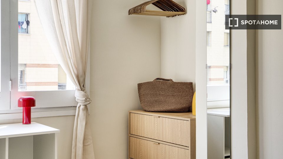 Double room Barcelona, 4 beds, 85m² — photo 22