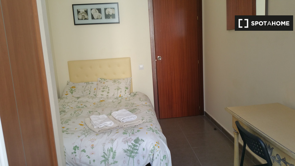Double room Barcelona, 3 beds, 90m² — photo 15
