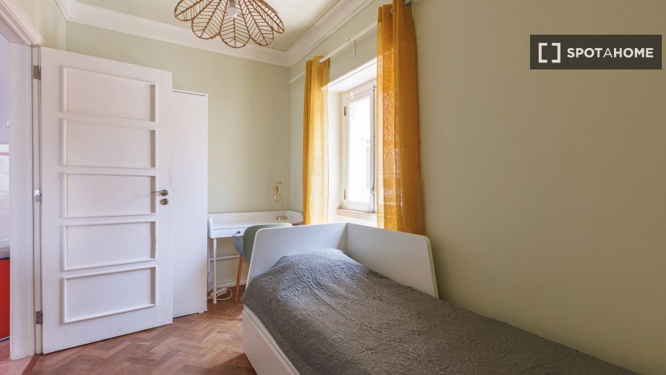 Double room Lisbon, 6 beds — photo 13