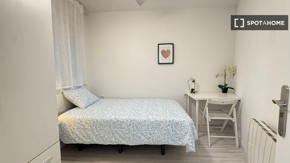 Double room Madrid, 4 beds — photo 21