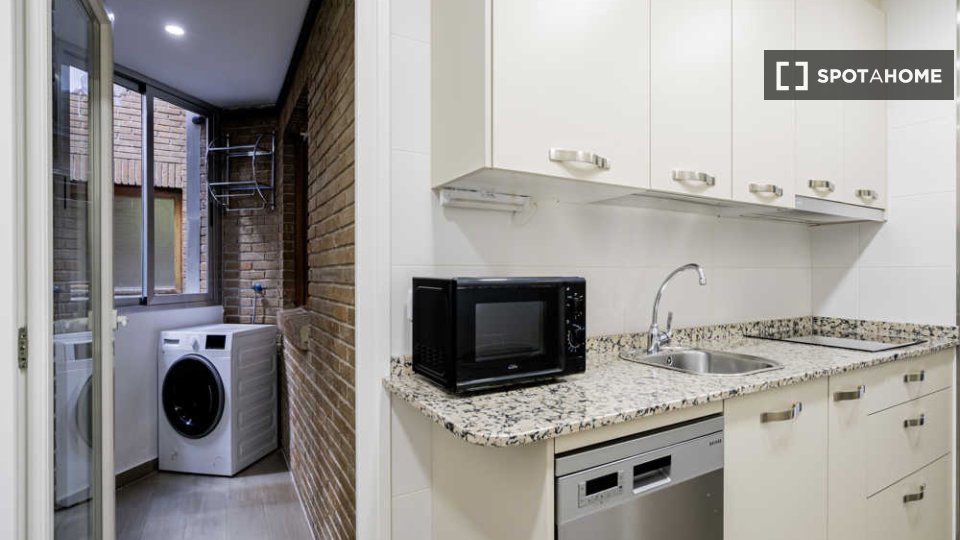 Double room Madrid, 5 beds — photo 4