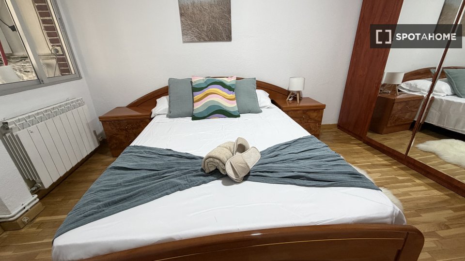 Double room Madrid, 4 beds, 80m² — photo 1