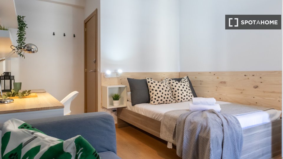 Double room Madrid, 7 beds, 140m² — photo 22
