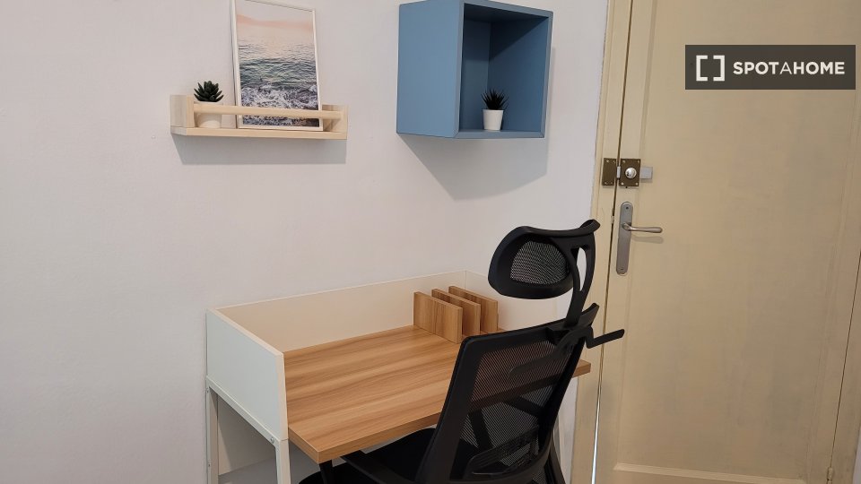 Double room Barcelona, 5 beds — photo 17