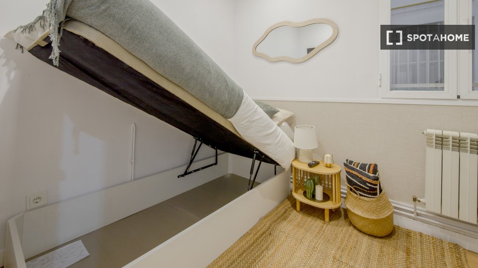 Double room Madrid, 5 beds, 100m² — photo 17