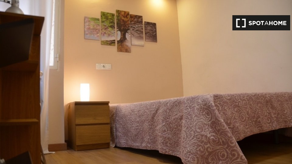 Double room Madrid, 4 beds, 70m² — photo 5