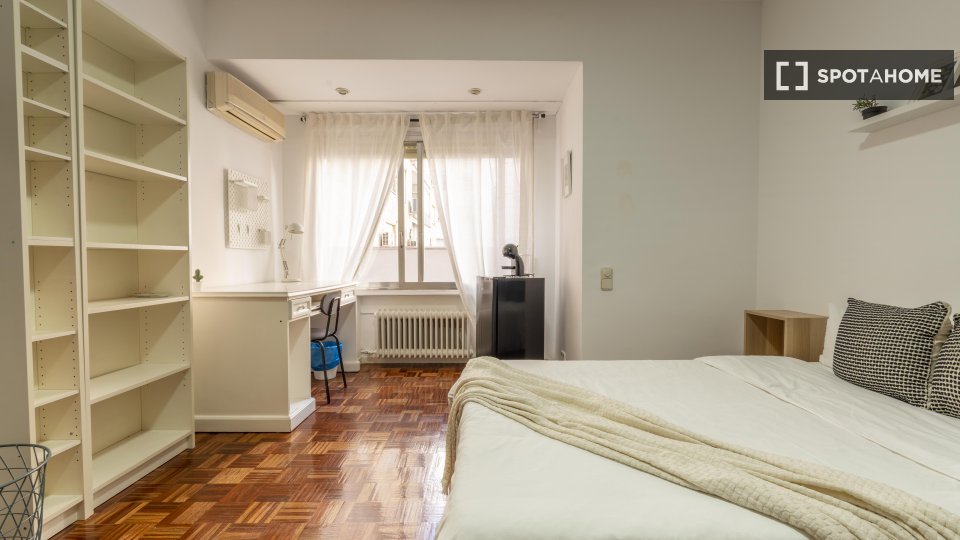 Double room Madrid, 5 beds — photo 40
