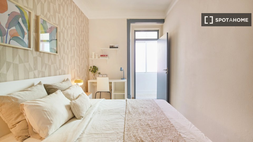 Double room Lisbon, 4 beds — photo 11