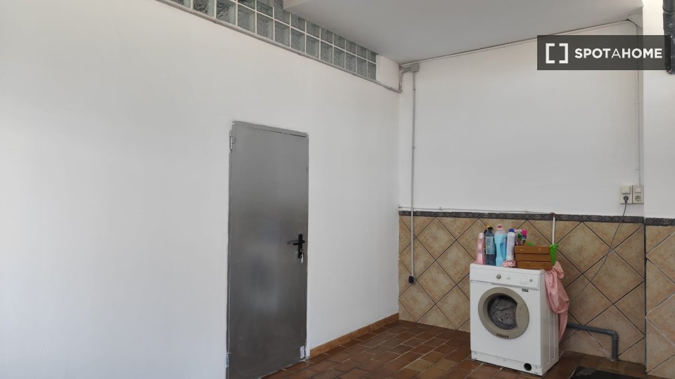 Double room Granada, 3 beds — photo 2
