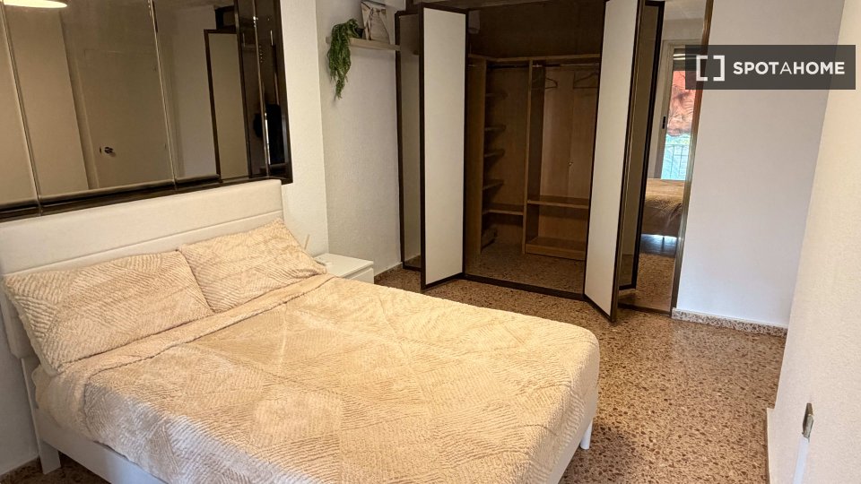 Double room Valencia, 5 beds — photo 12