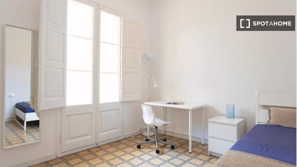 Double room Barcelona, 4 beds, 75m² — photo 18