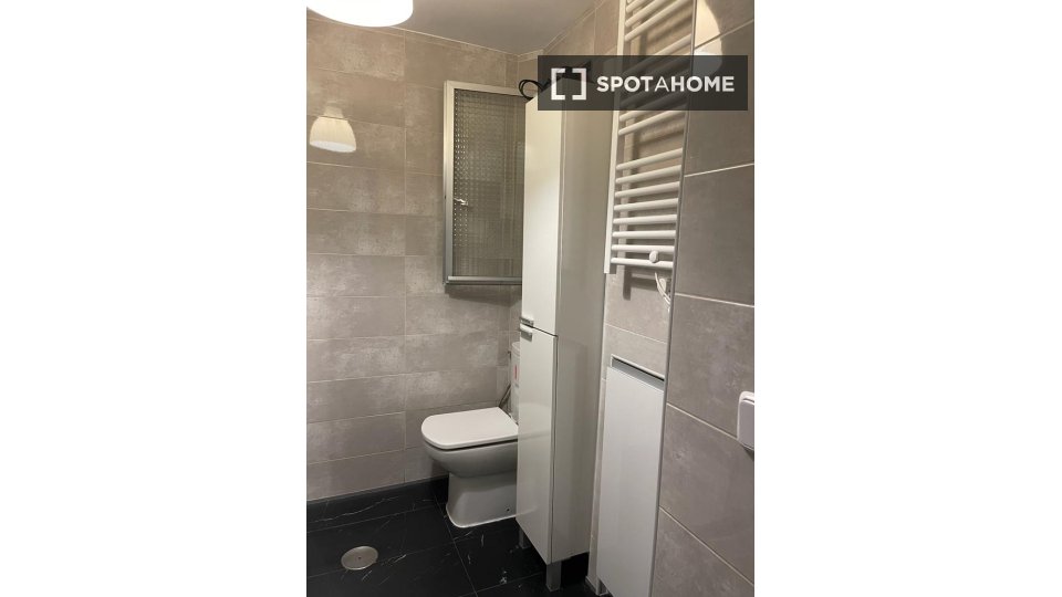 Double room Madrid, 3 beds — photo 12