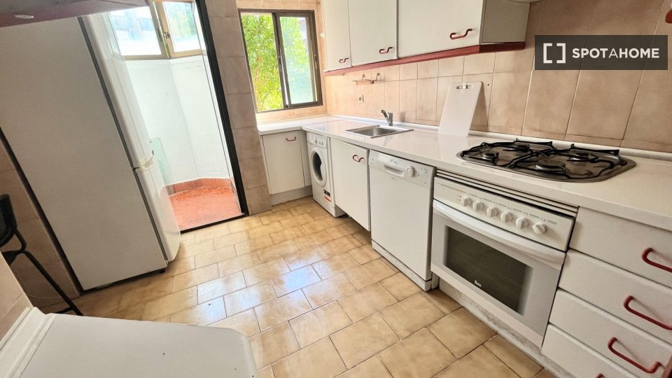 Double room Madrid, 5 beds — photo 12