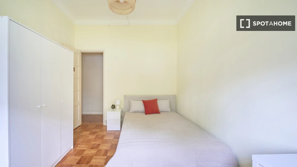 Double room Lisbon, 6 beds — photo 13
