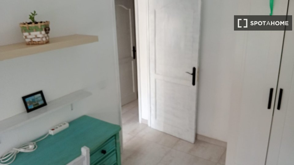 Double room Santa_Cruz_De_Tenerife, 3 beds, 75m² — photo 16