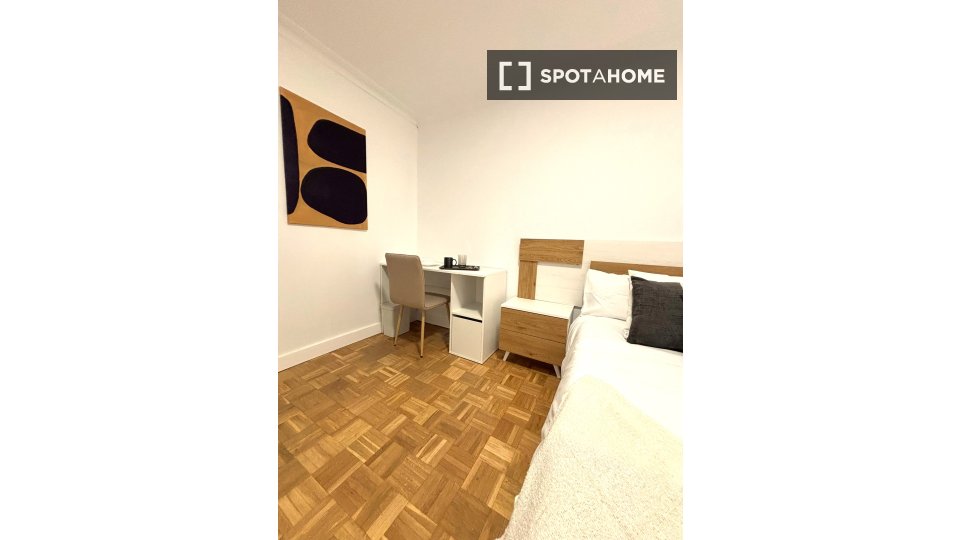 Double room Madrid, 8 beds, 160m² — photo 30