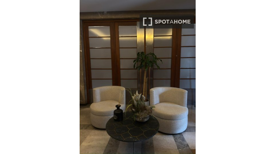 Apartment Lisbon, 1 bed, 70m² — photo 17
