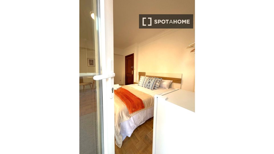 Double room Madrid, 8 beds, 170m² — photo 10