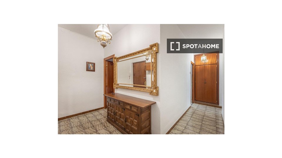 Double room Granada, 4 beds, 112m² — photo 5