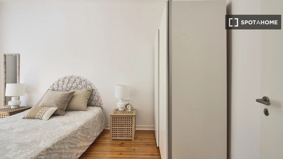 Double room Lisbon, 13 beds — photo 1