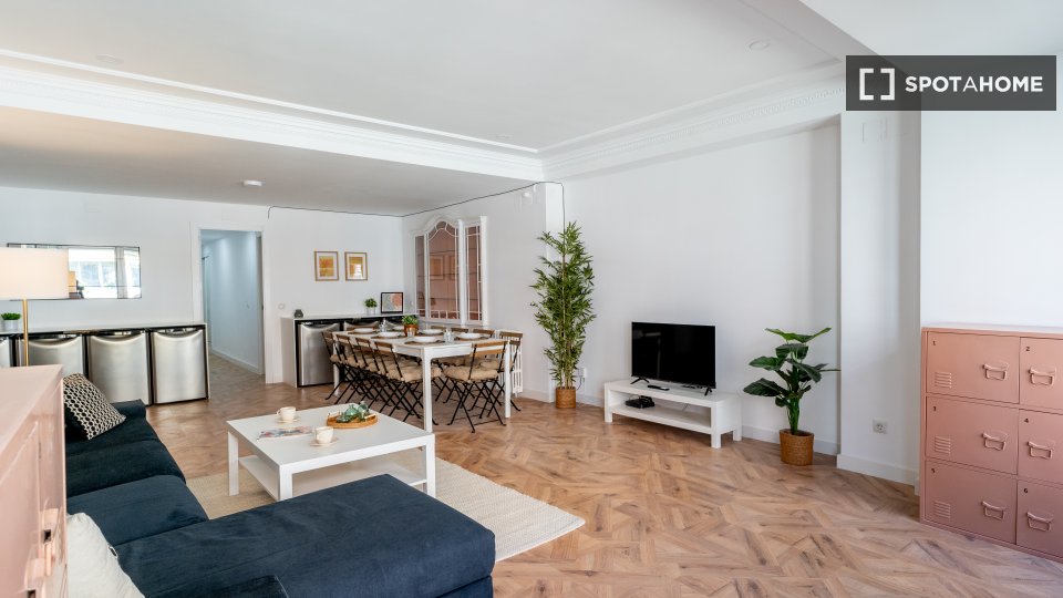 Double room Madrid, 7 beds — photo 16