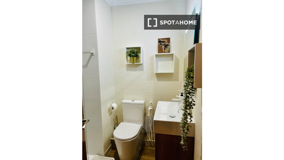 Apartment Valencia, 4 beds, 80m² — photo 24